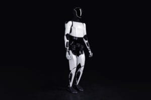 Futuristisk Tesla-robot i sort og hvid, stående mod en mørk baggrund
