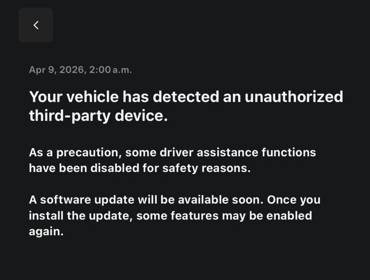 Tesla advarsel om uautoriseret tredjepartsenhed og deaktivering af nogle førerassistenter for sikkerhed, med opdatering på vej.