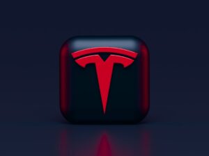 Tesla logo på mørk baggrund, symboliserer banebrydende teknologi og elektriske biler