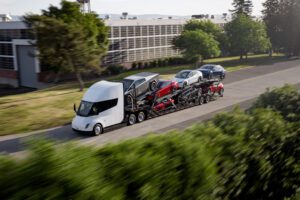 Tesla lastbil transporterer Model S, 3, X og Cybertruck