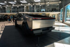 Tesla Cybertruck udstillet i showroom