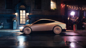 Tesla konceptbil parkeret foran en café om natten